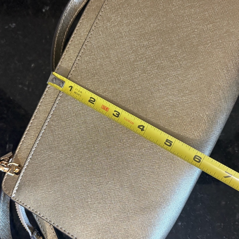 MICHAEL KORS Jet Set Travel  Leather Crossbody Authenticated - Picture 7 of 15